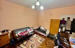 Apartament la casa, 2 camere, 55mp, decomandat, gradina, 2 bai, parcare, zona Centrala