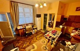 Apartament la casa, 2 camere, 55mp, decomandat, gradina, 2 bai, parcare, zona Centrala