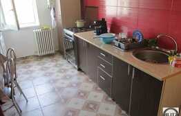 Apartament 4 camere, 82 mp utili, decomandat,  2 balcoane, zona strazii Tasnad!