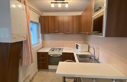 Apartament cu 3 camere, 2 bai, cu parcare, zona 