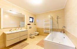 Casă deosebită de vânzare, 139 mp, teren 285 mp, intrare Sânpetru  