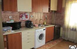 3 camere, 75 mp, decomandat, balcon, zona strazii Plopilor!