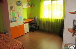 3 camere, 75 mp, decomandat, balcon, zona strazii Plopilor!