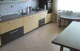 4 camere, 81 mp, decomandat, 2 balcoane, garaj, zona strazii Arinilor!