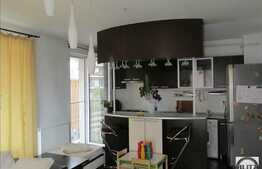 Apartament cu 2 camere, 52 mp, 3 balcoane, etajul 1, zona strazii Eroilor!