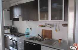 Apartament cu 2 camere, 52 mp, 3 balcoane, etajul 1, zona strazii Eroilor!