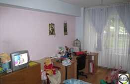 2 camere, 61 mp, decomandat, balcon, boxa la subsol, zona Piata Cipariu!