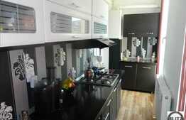 Apartament cu 52 mp, 3 balcoane, etaj intermediar, zona Eroilor! Parcare