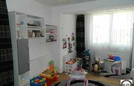 Apartament cu 52 mp, 3 balcoane, etaj intermediar, zona Eroilor! Parcare