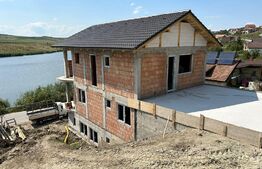 Casa individuala, 5 camere, 180 mp utili, garaj, panorama spre lac, Chinteni