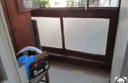 Garsoniera 28 mp, balcon, zona Grigore Alexandrescu, etaj intermediar