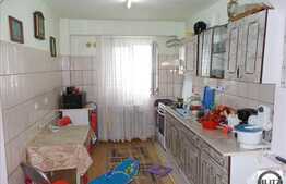 Apartament 3 camere, 70 mp, decomandat, boxa subsol, zona Billa