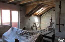 Vanzare mansarda nefinisata cu 57 mp utili, balcon, zona magazinului Profi!