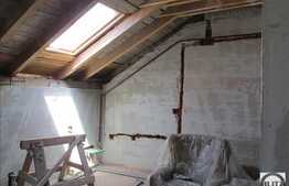 Vanzare mansarda nefinisata cu 57 mp utili, balcon, zona magazinului Profi!