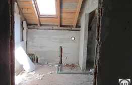 Vanzare mansarda nefinisata cu 57 mp utili, balcon, zona magazinului Profi!