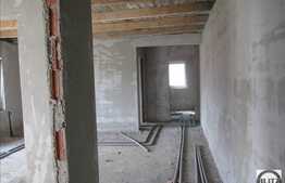 Vanzare mansarda nefinisata cu 57 mp utili, balcon, zona magazinului Profi!