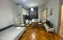 Apartament de 3 camere, decomandat, 121 mp, zona Piata Unirii