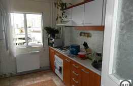 3 camere, 67 mp, 2 balcoane, debara, etaj intermediar, zona strazii Fabricii