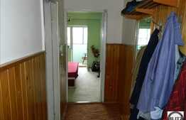 3 camere, 67 mp, 2 balcoane, debara, etaj intermediar, zona strazii Fabricii