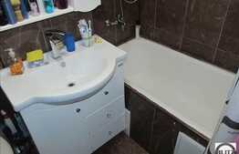 3 camere, 70 mp , garaj, boxa la subsol, 2 parcari, zona strazii Bucium!