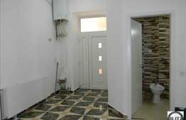 3 camere, 75 mp utili, terasa, parcare, boxa, zona strazii Eroilor.