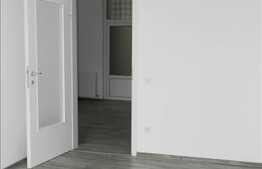 3 camere, 75 mp utili, terasa, parcare, boxa, zona strazii Eroilor.