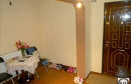 De vanzare apartament cu 3 camere, decomandat, cu 2 balcoane si boxa de 20 mp