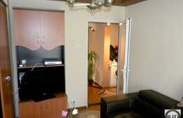 De vanzare apartament cu 3 camere, decomandat, cu 2 balcoane si boxa de 20 mp