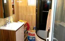 De vanzare apartament cu 3 camere, decomandat, cu 2 balcoane si boxa de 20 mp