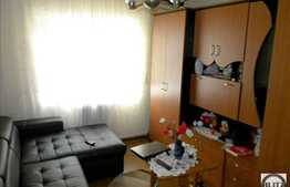 De vanzare apartament cu 3 camere, decomandat, cu 2 balcoane si boxa de 20 mp