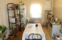 De vanzare apartament cu 3 camere, decomandat, cu 2 balcoane si boxa de 20 mp