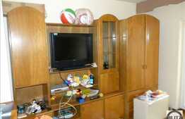 De vanzare apartament cu 3 camere, decomandat, cu 2 balcoane si boxa de 20 mp