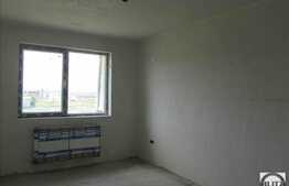 Apartament 3 camere, 73 mp, 2 balcoane, zona Florilor! Semifinisat! Cu parcare!