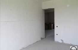 Apartament 3 camere, 73 mp, 2 balcoane, zona Florilor! Semifinisat! Cu parcare!