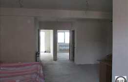 Apartament 3 camere, 73 mp, 2 balcoane, zona Florilor! Semifinisat! Cu parcare!