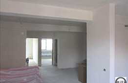 Apartament 3 camere, 73 mp, 2 balcoane, zona Florilor! Semifinisat! Cu parcare!