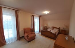 Casa 7 camere, cu semineu, 246 mp. utili, teren 1583 m.p, zona RÂȘNOV