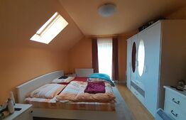 Casa 7 camere, cu semineu, 246 mp. utili, teren 1583 m.p, zona RÂȘNOV