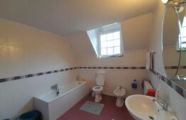 Casa 7 camere, cu semineu, 246 mp. utili, teren 1583 m.p, zona RÂȘNOV