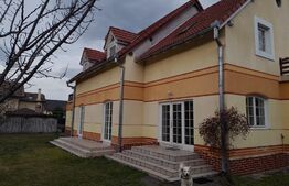 Casa 7 camere, cu semineu, 246 mp. utili, teren 1583 m.p, zona RÂȘNOV