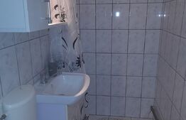 Casa 58mp, 3 camere in vatra satului TÂRLUNGENI