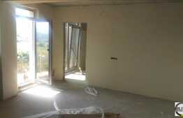 3 camere, 57 mp, terasa 10 mp, semifinisat, zona strazii Romul Ladea!