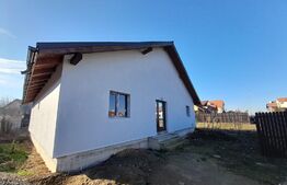 Casa cu 4 camere în satul Tarlungeni 