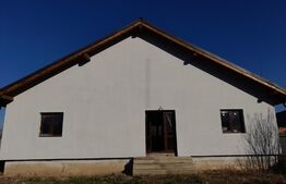 Casa cu 4 camere în satul Tarlungeni 