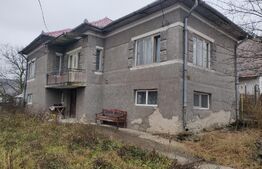 Casa demolabila, teren 1642 mp, Corusu