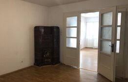 De vanzare, casa in Schei