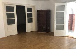 De vanzare, casa in Schei