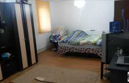 1 camera, 40 mp utili, garaj, zona strazii Mircea Zaciu!