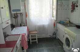 3 camere, 65 mp, boxa, zona strazii Bucium