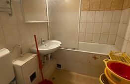 Apartament de 3 camere, decomandat, parcare, 67mp, zona Intre Lacuri